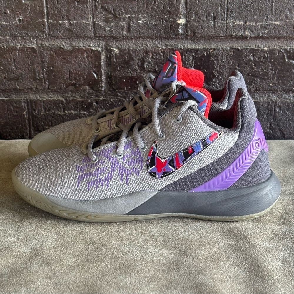 Nike Kyrie Flytrap Boys Sz 6Y Gray Purple Shoes Sneakers - Picture 4 of 8